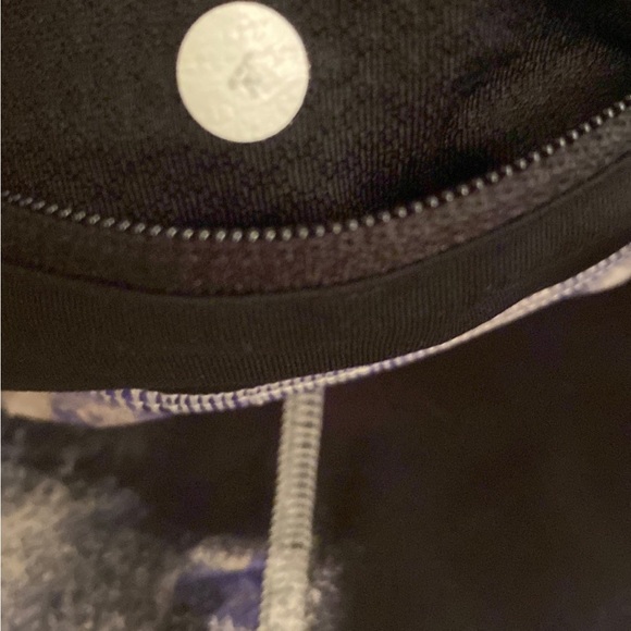 Lululemon shorts size 4 - Picture 3 of 4